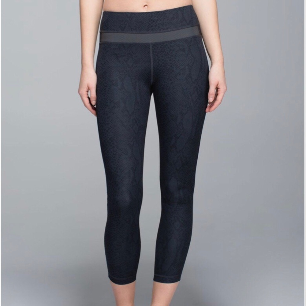 Lululemon Light Speed Tight Full-On Luxtreme
Desert Snake Deep Coal Black size 6